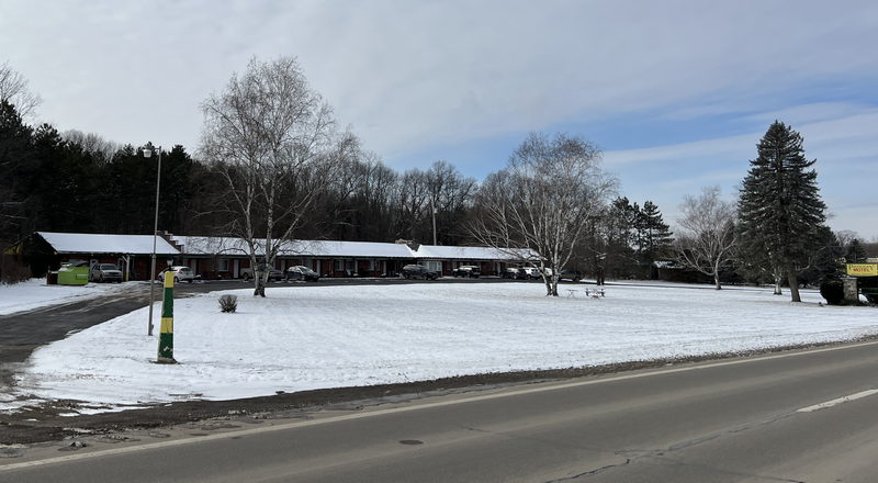 Parkway Motel - Nov 18 2022 Photo (newer photo)